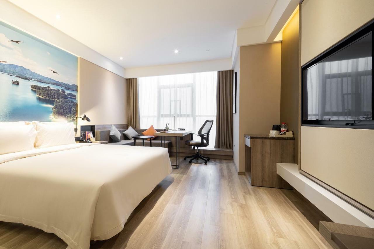 Atour Hotel Maoming Exteriör bild